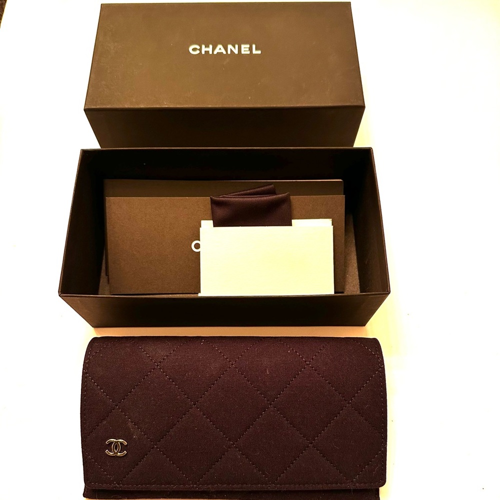 AUTHENTIC Chanel 2024 eyeglasses/sunglasses case.